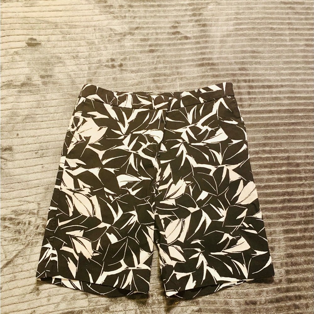 Black/white shorts